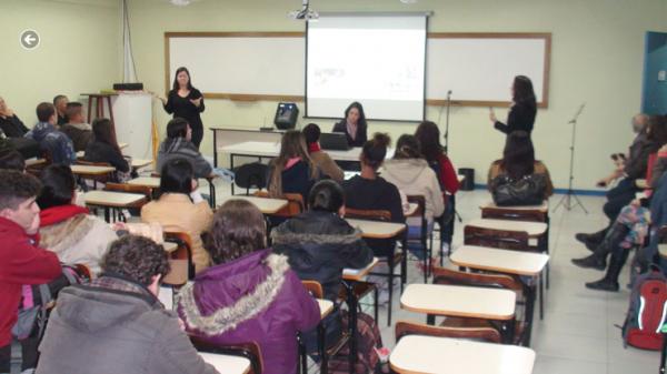 Alunos escolhem sinal de LIBRAS para representar o UNIFESO