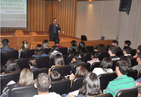 Aula Magna de Direito do UNIFESO debate a carreira jurídica