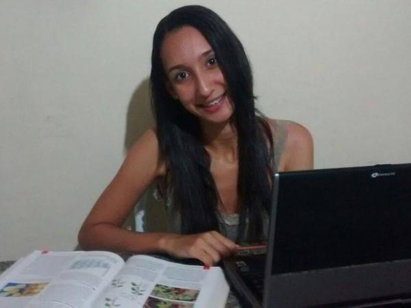 Medicina ero o objetivo de Emmily Barbosa desde que ela era criança (Foto: Arquivo Pessoal)