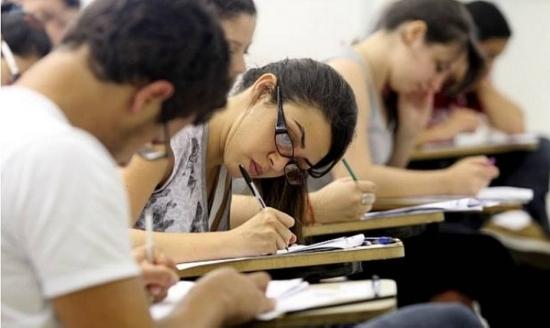 O Financiamento Estudantil (Fies) beneficiou 132,9 mil alunos de Direito em 2013