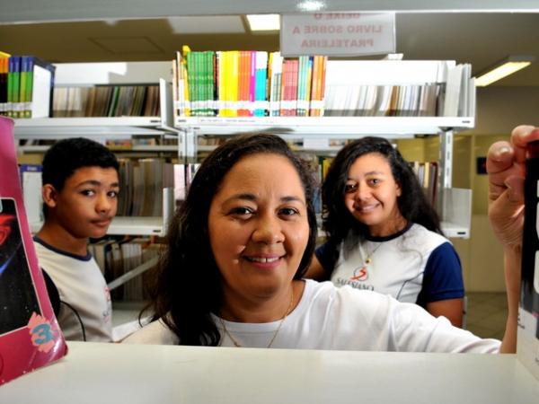 Fatima conta com a ajuda dos filhos para estudar na universidade (Foto: Fernando Madeira/ A Gazeta)