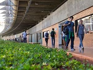 Corredor do Instituto Central de Ciências da Universidade de Brasília, conhecido como Minhocão (Foto: Isa Lima/UnB Agência)