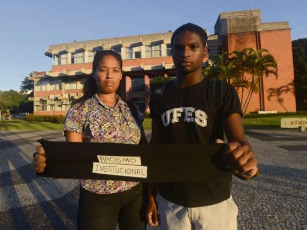 Integrantes do Coletivo, como Mirtes Santos e João Victor Santos, têm recebido denúncias contra estudantes brancos que entraram por cotas (Foto: Vitor Jubini/A Gazeta)