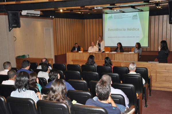 Novos médicos residentes tomam posse no HCTCO